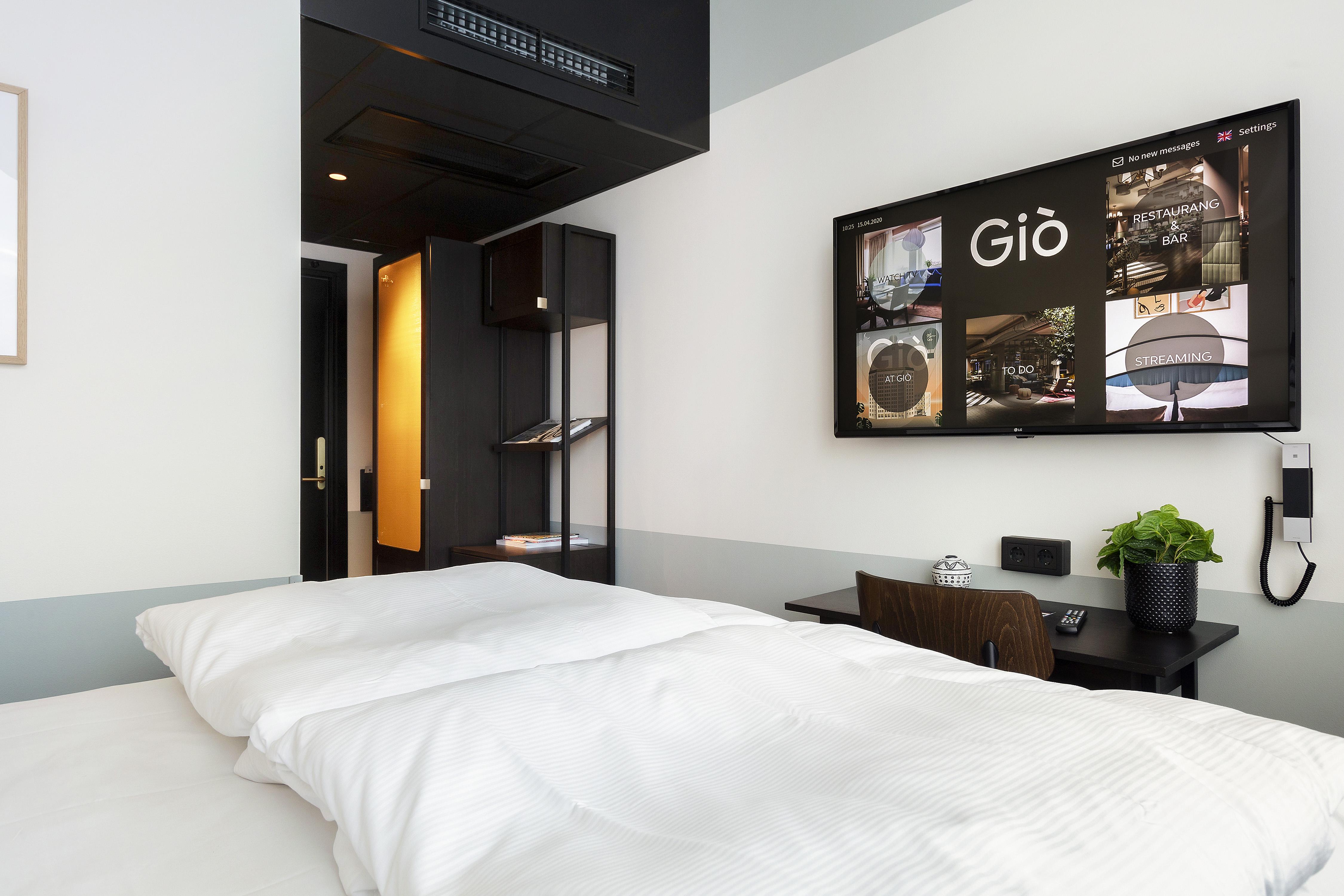 Gio; Bw Signature Collection