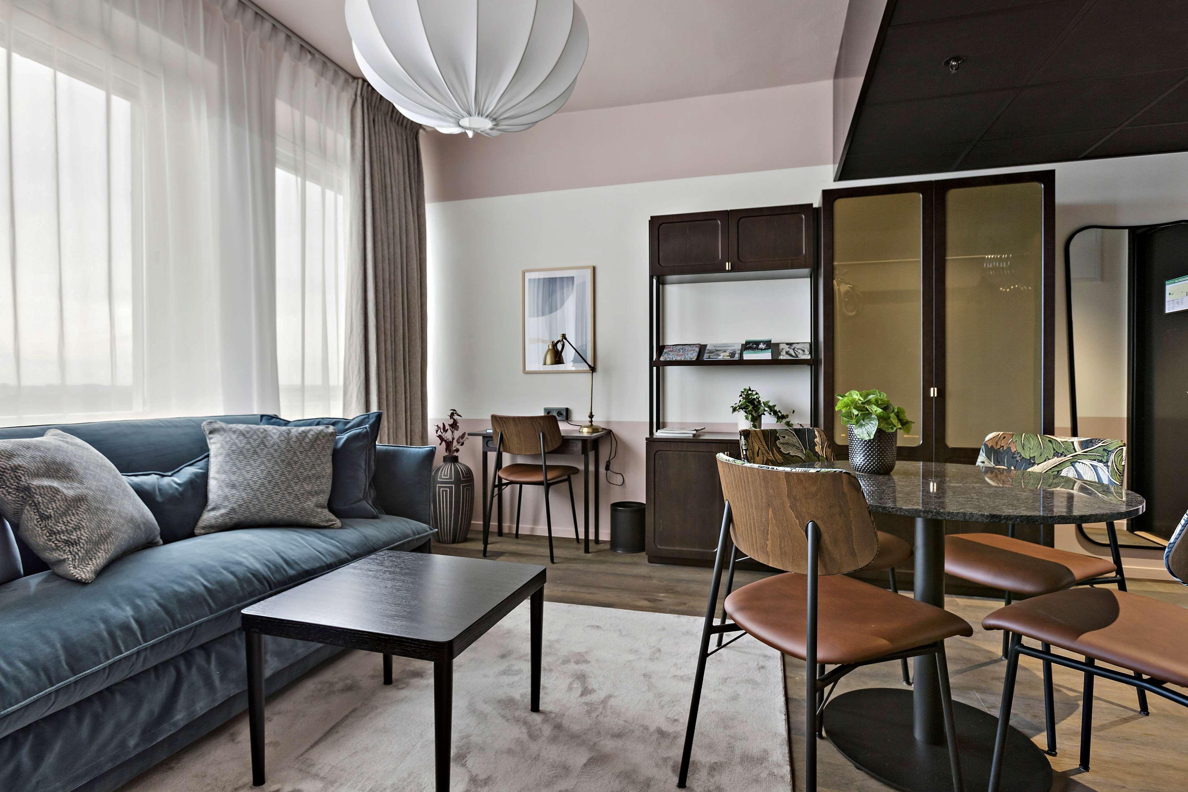 Gio; Bw Signature Collection Solna